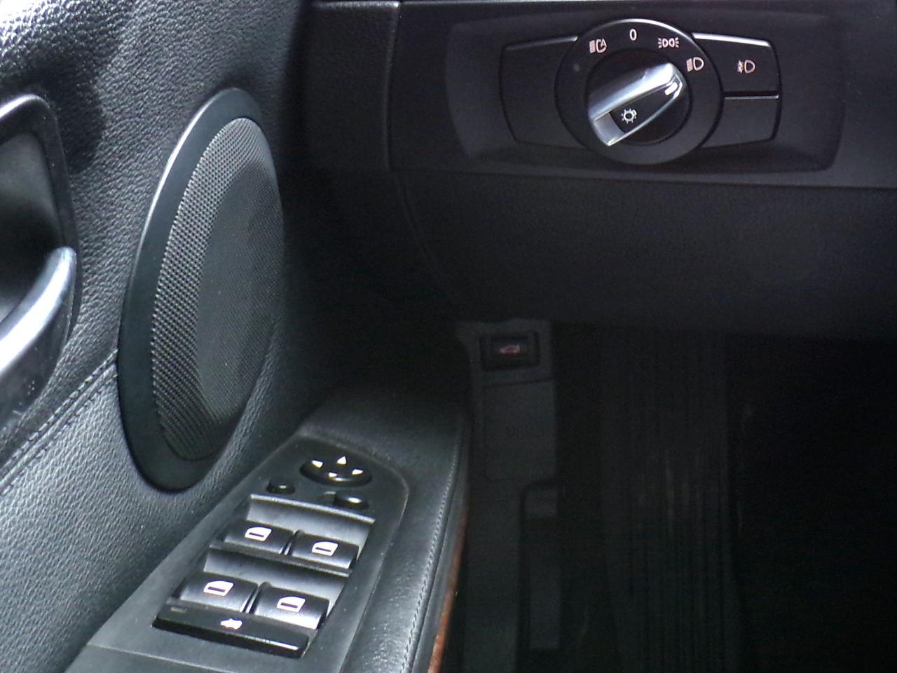 2009 BMW 3 Series X-DRIVE PREMIUM SUNROOF H. SEATS SENSORS B.T. Photo