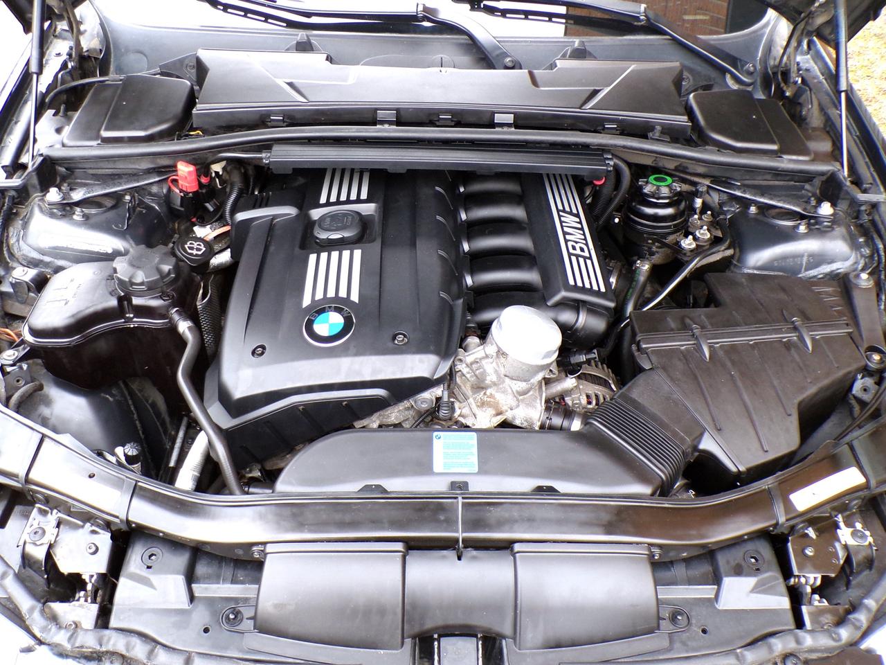 2009 BMW 3 Series X-DRIVE PREMIUM SUNROOF H. SEATS SENSORS B.T. Photo