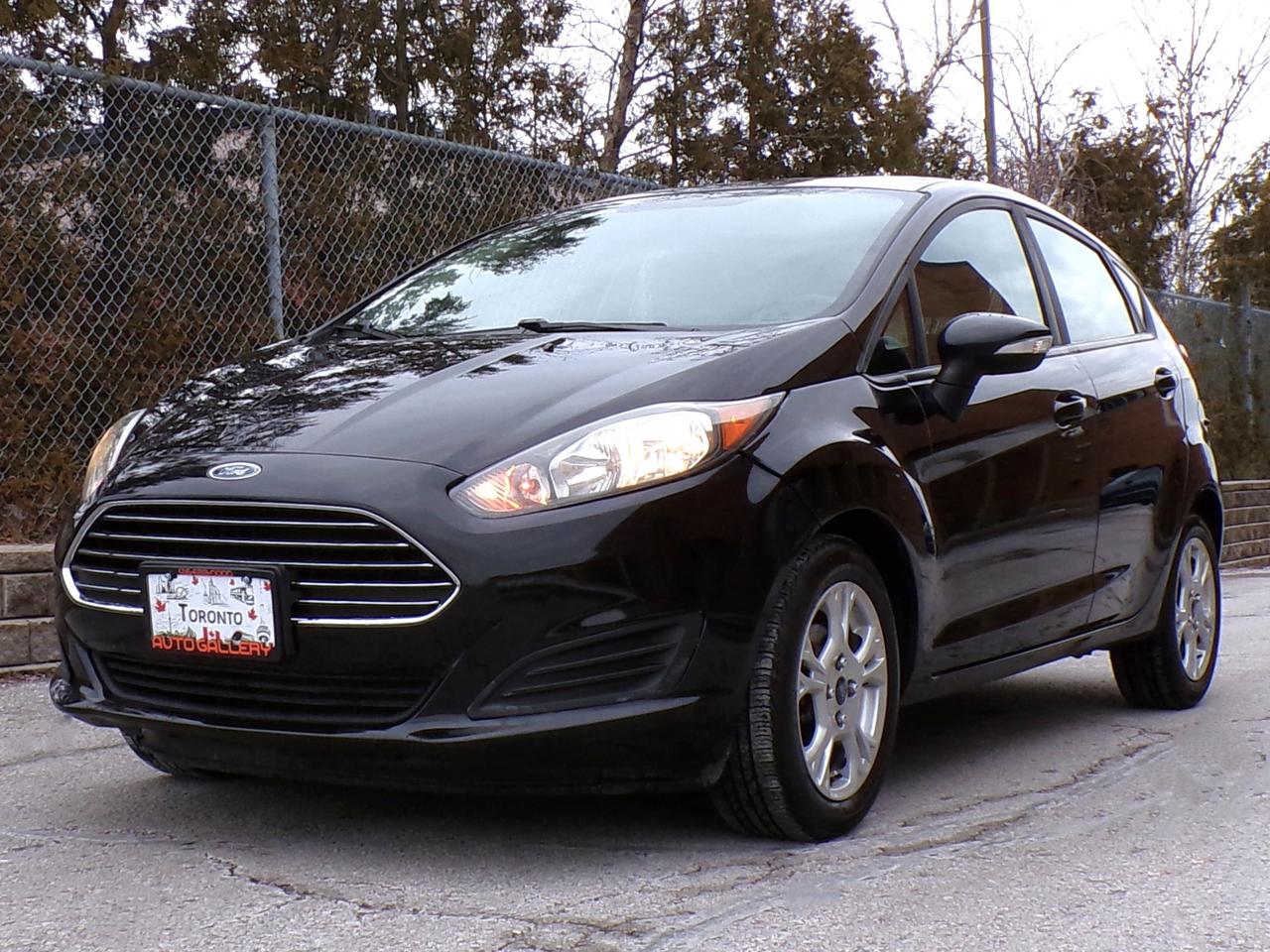 2016 Ford Fiesta SE HATCHBACK CARFAX CLEAN ONT. VEHICLE Photo