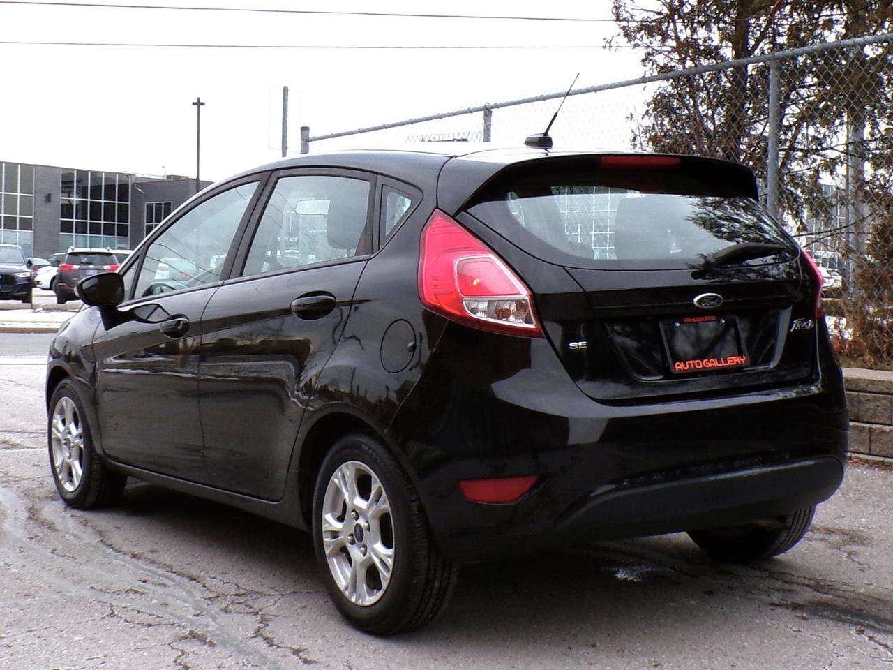2016 Ford Fiesta SE HATCHBACK CARFAX CLEAN ONT. VEHICLE Photo