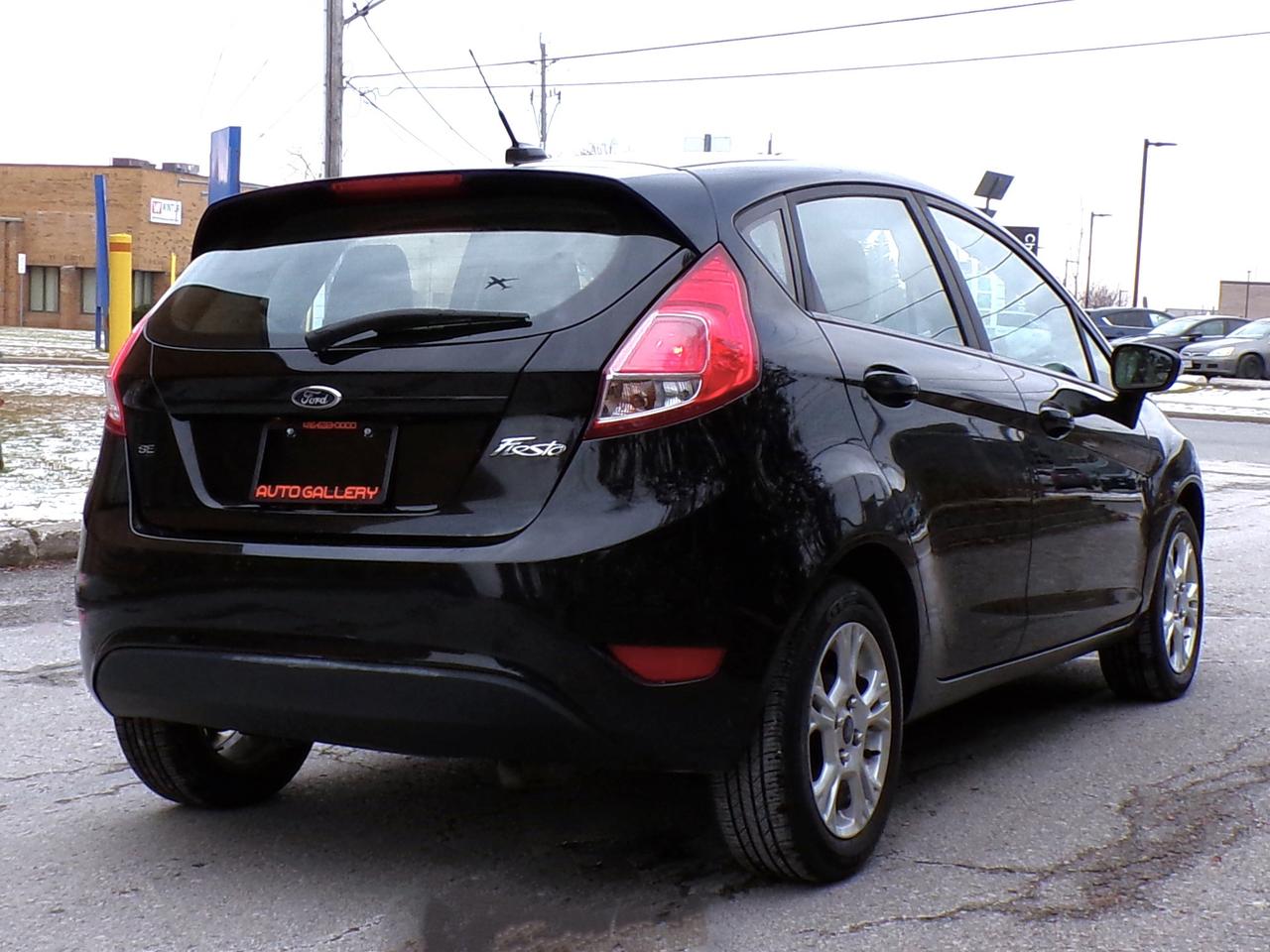 2016 Ford Fiesta SE HATCHBACK CARFAX CLEAN ONT. VEHICLE Photo