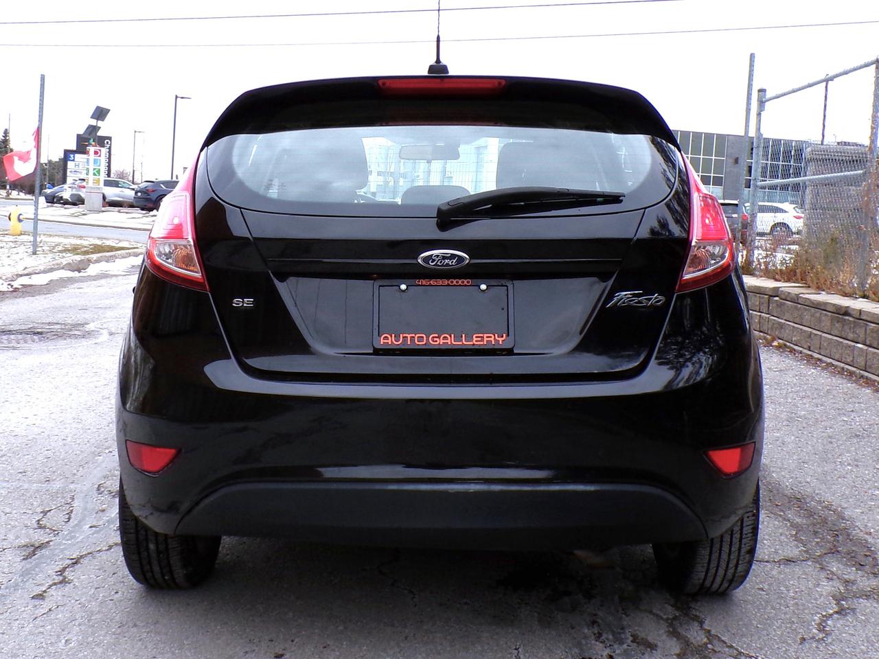 2016 Ford Fiesta SE HATCHBACK CARFAX CLEAN ONT. VEHICLE Photo
