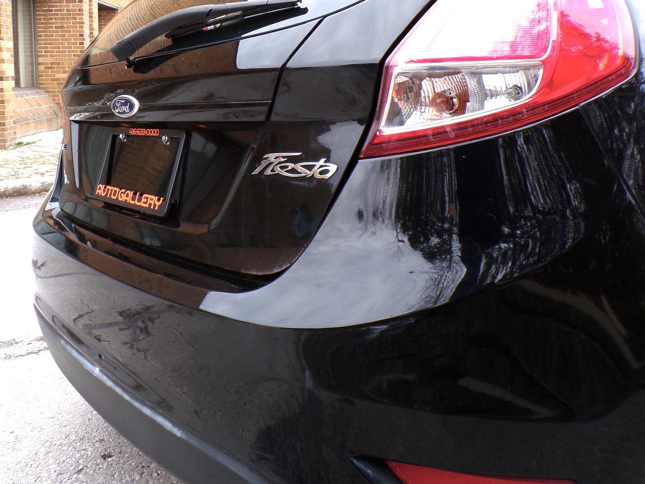 2016 Ford Fiesta SE HATCHBACK | CARFAX CLEAN | ONT. VEHICLE Photo