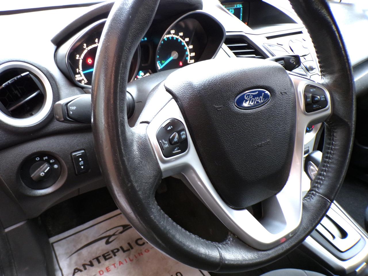 2016 Ford Fiesta SE HATCHBACK CARFAX CLEAN ONT. VEHICLE Photo
