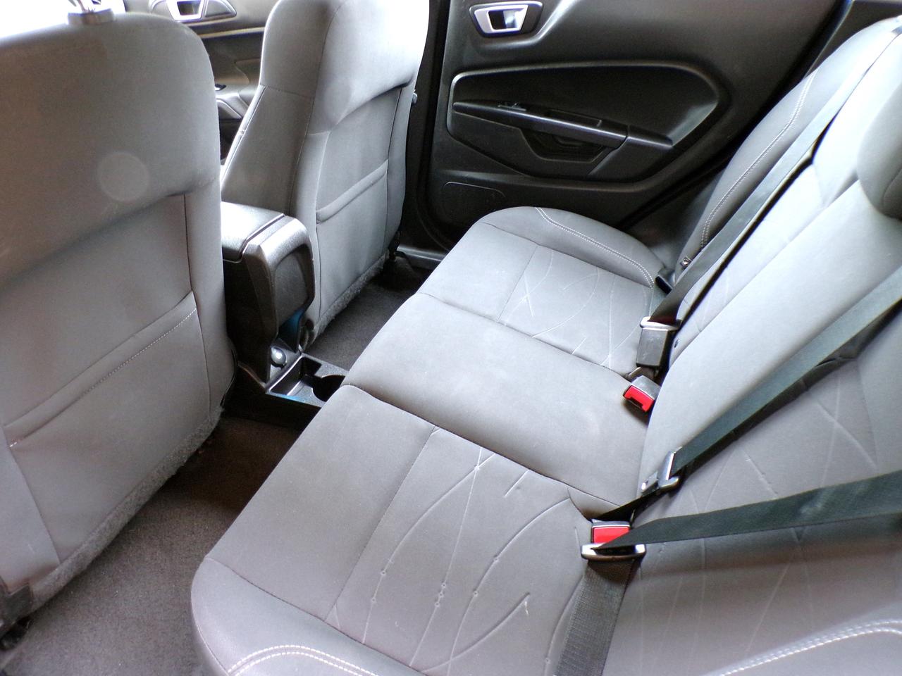 2016 Ford Fiesta SE HATCHBACK | CARFAX CLEAN | ONT. VEHICLE Photo