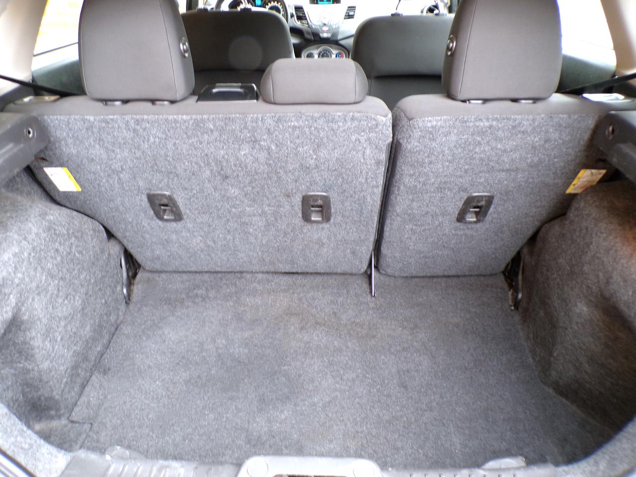 2016 Ford Fiesta SE HATCHBACK | CARFAX CLEAN | ONT. VEHICLE Photo