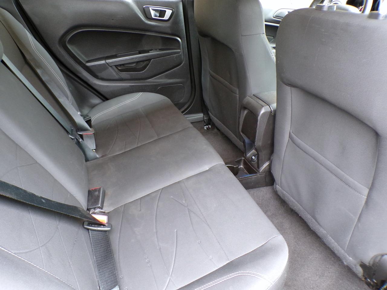 2016 Ford Fiesta SE HATCHBACK CARFAX CLEAN ONT. VEHICLE Photo