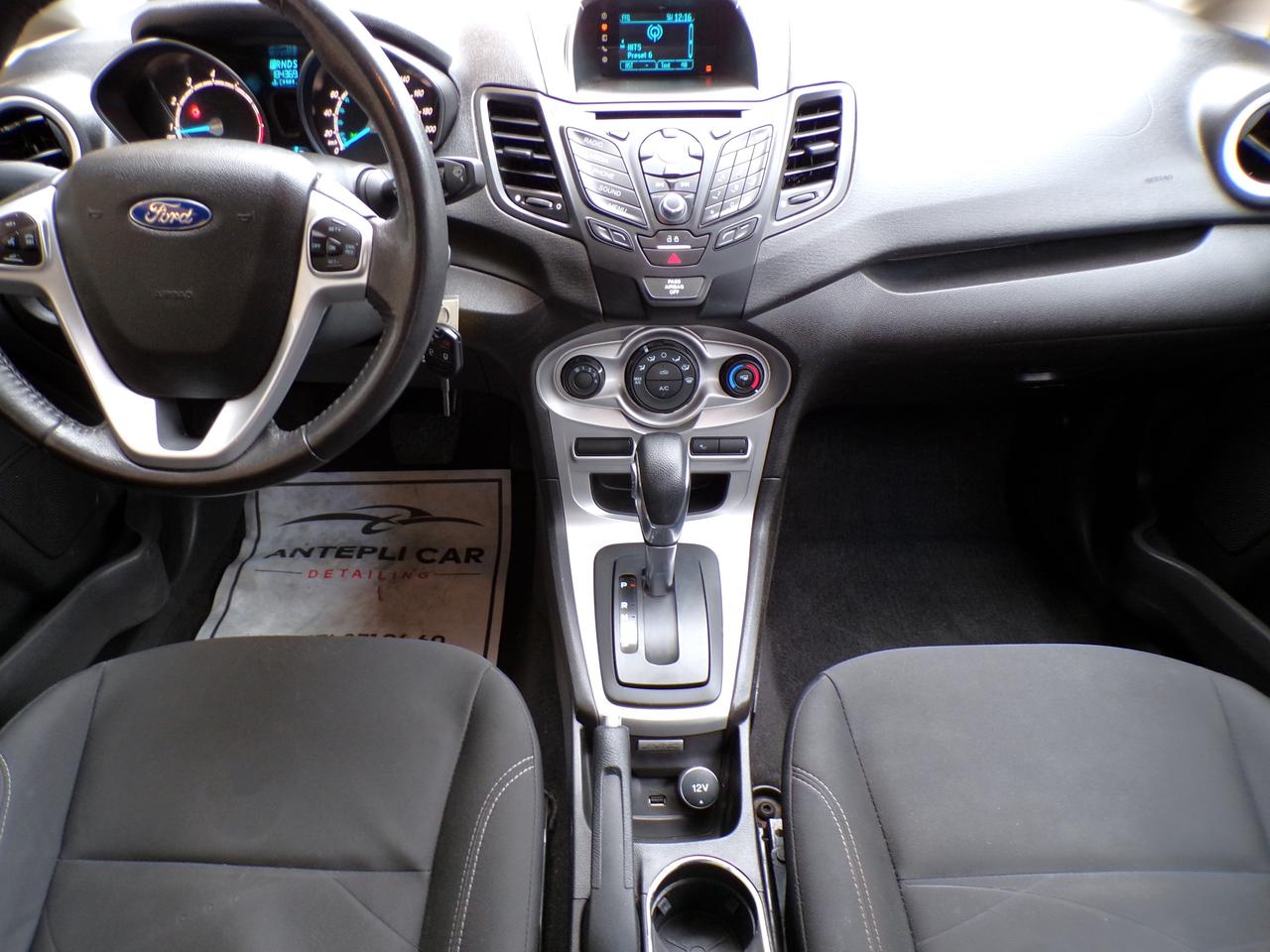 2016 Ford Fiesta SE HATCHBACK CARFAX CLEAN ONT. VEHICLE Photo