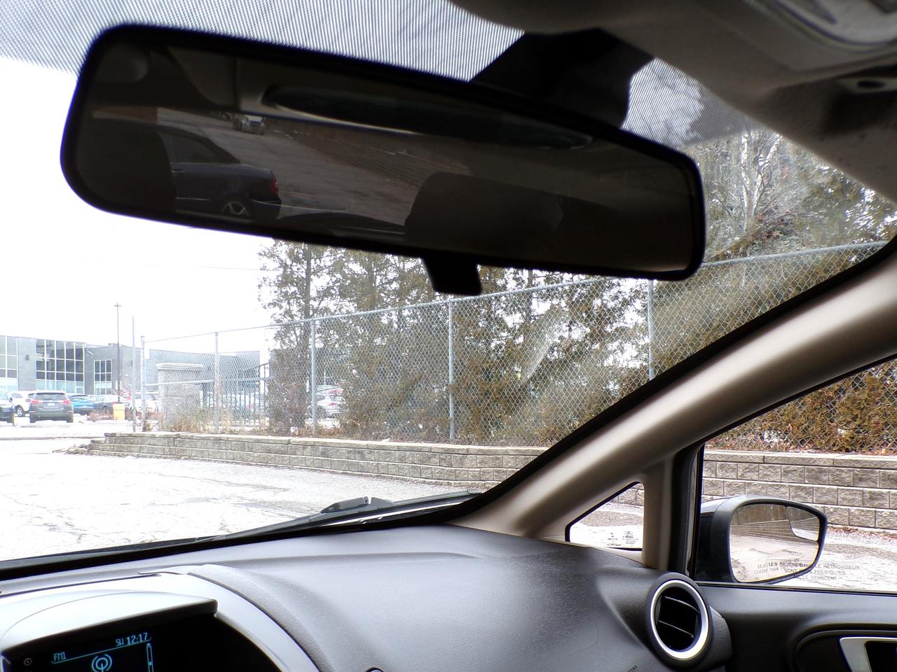 2016 Ford Fiesta SE HATCHBACK | CARFAX CLEAN | ONT. VEHICLE Photo