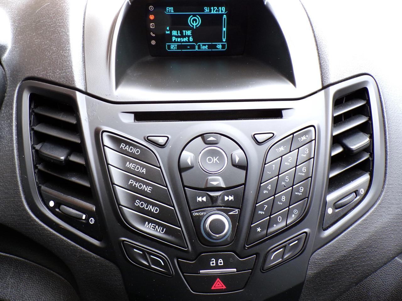 2016 Ford Fiesta SE HATCHBACK | CARFAX CLEAN | ONT. VEHICLE Photo