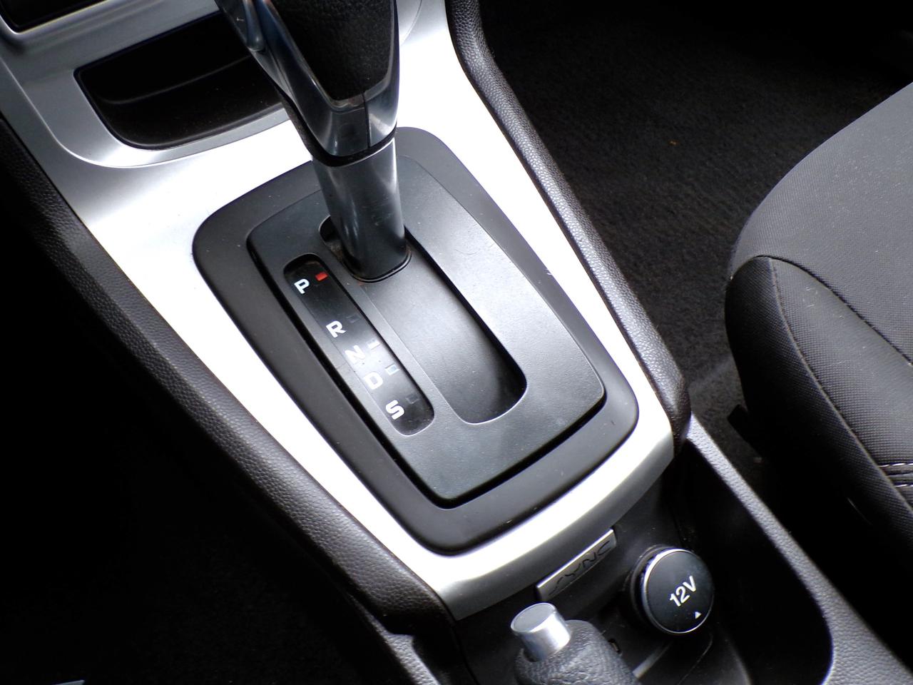 2016 Ford Fiesta SE HATCHBACK | CARFAX CLEAN | ONT. VEHICLE Photo