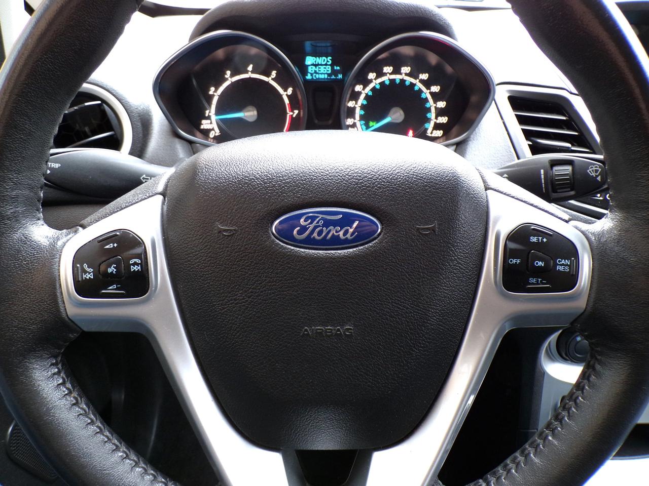 2016 Ford Fiesta SE HATCHBACK CARFAX CLEAN ONT. VEHICLE Photo