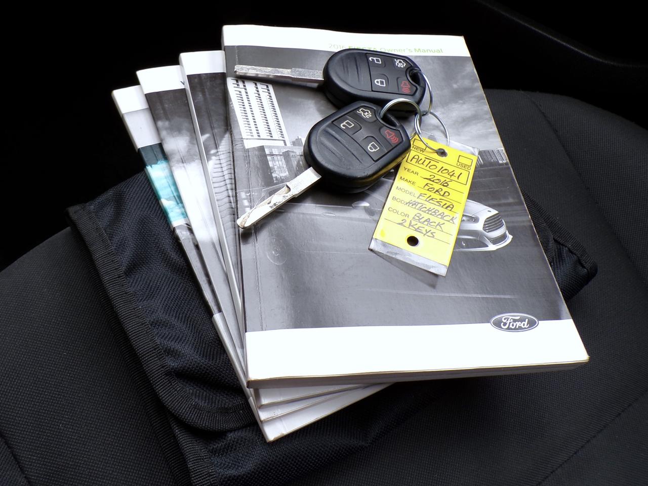 2016 Ford Fiesta SE HATCHBACK | CARFAX CLEAN | ONT. VEHICLE Photo