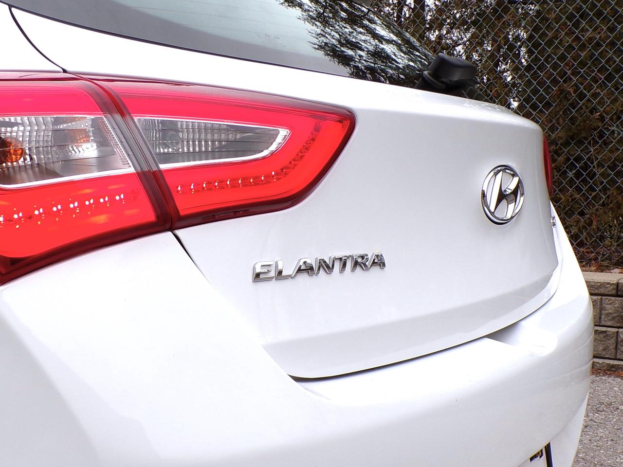 2016 Hyundai Elantra GT LIMITED | NAVI | CAMERA | PANO ROOF | B.T. Photo