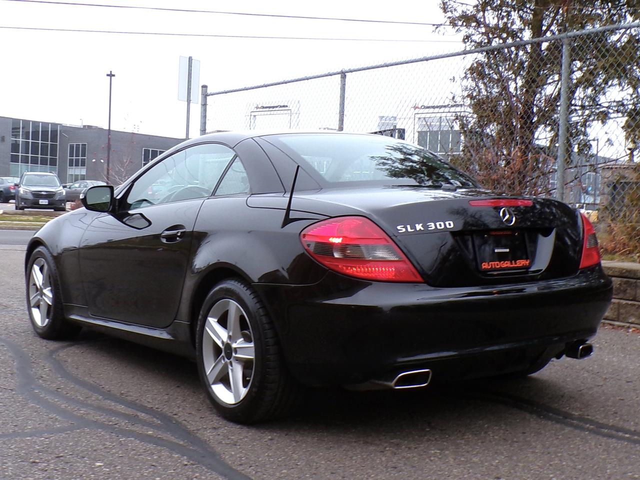 2009 Mercedes-Benz SLK CONVERTIBLE LEATHER H. SEATS ONTARIO VEHICLE Photo