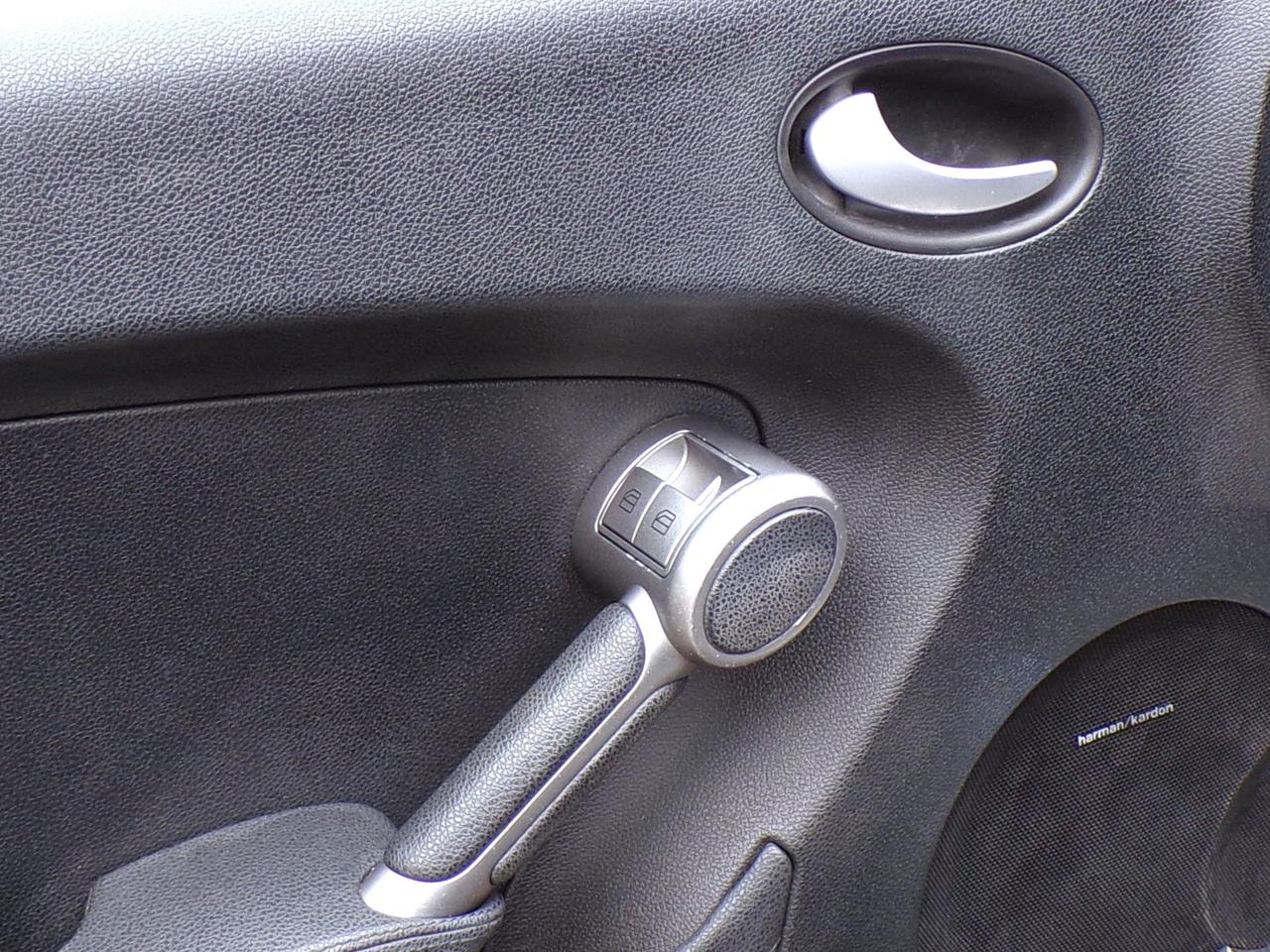 2009 Mercedes-Benz SLK CONVERTIBLE LEATHER H. SEATS ONTARIO VEHICLE Photo