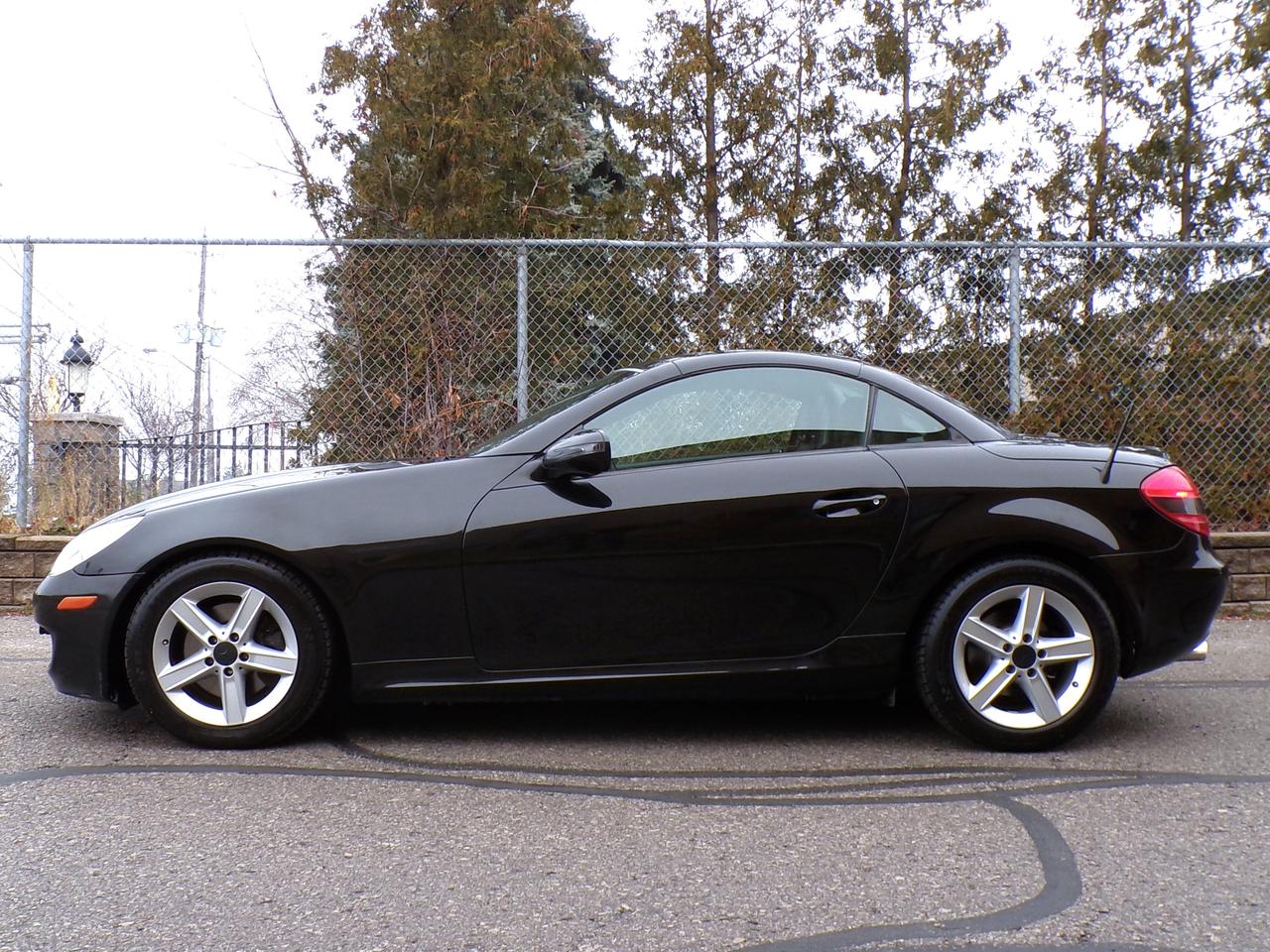2009 Mercedes-Benz SLK CONVERTIBLE LEATHER H. SEATS ONTARIO VEHICLE Photo