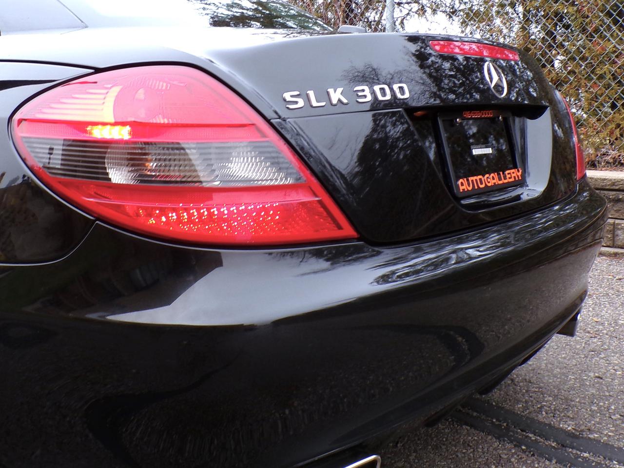 2009 Mercedes-Benz SLK CONVERTIBLE LEATHER H. SEATS ONTARIO VEHICLE Photo