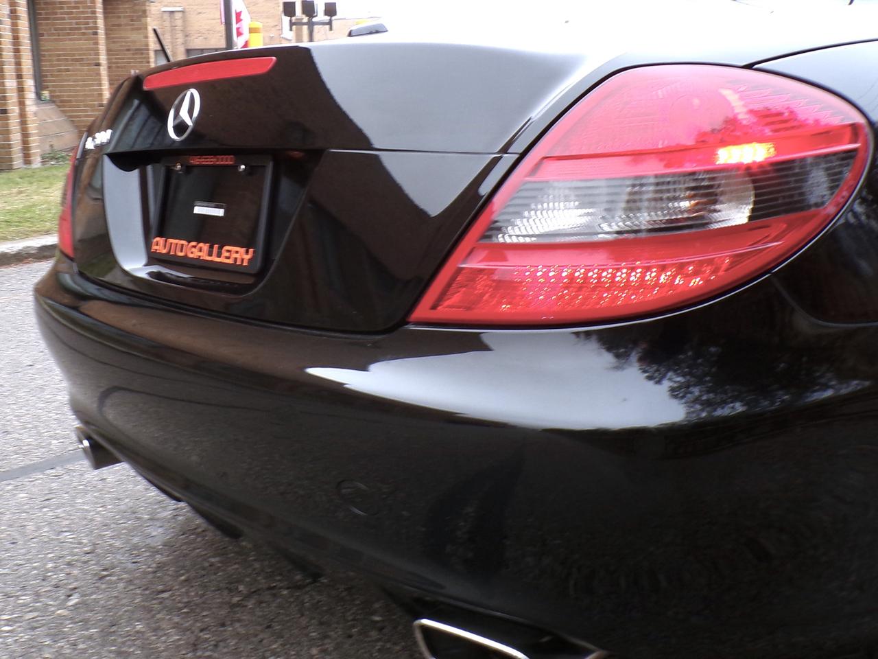 2009 Mercedes-Benz SLK CONVERTIBLE LEATHER H. SEATS ONTARIO VEHICLE Photo