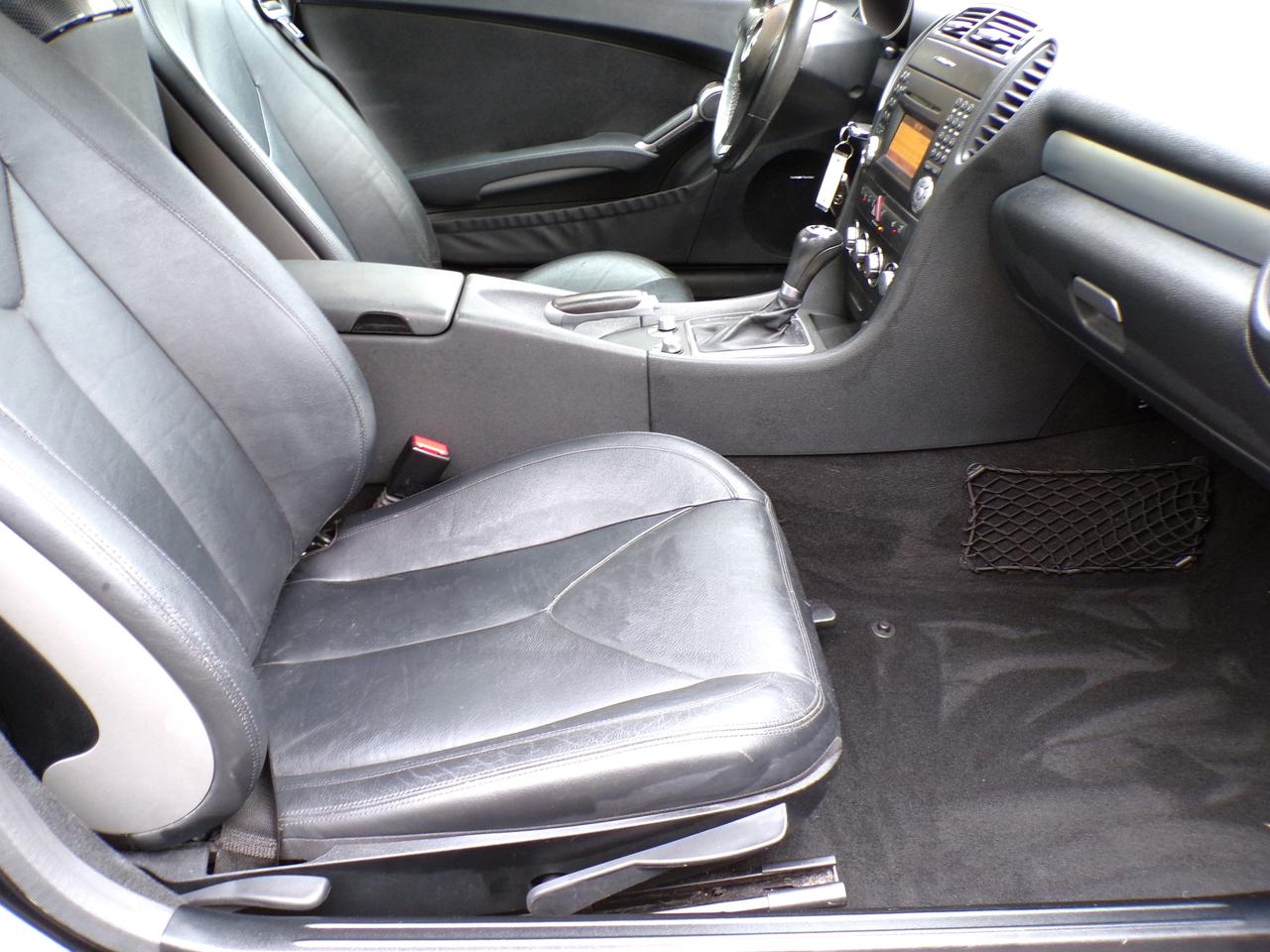 2009 Mercedes-Benz SLK CONVERTIBLE LEATHER H. SEATS ONTARIO VEHICLE Photo