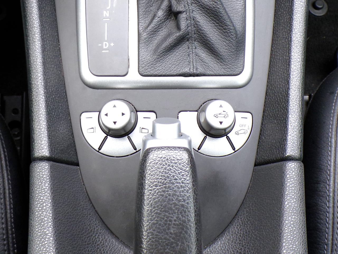 2009 Mercedes-Benz SLK CONVERTIBLE LEATHER H. SEATS ONTARIO VEHICLE Photo