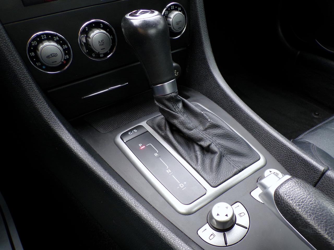 2009 Mercedes-Benz SLK300 CONVERTIBLE | ONTARIO VEHICLE Photo