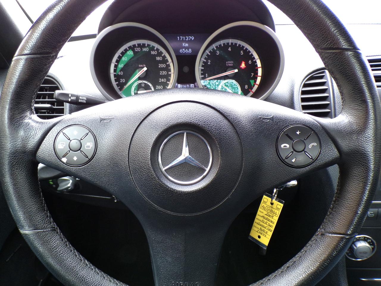 2009 Mercedes-Benz SLK CONVERTIBLE LEATHER H. SEATS ONTARIO VEHICLE Photo