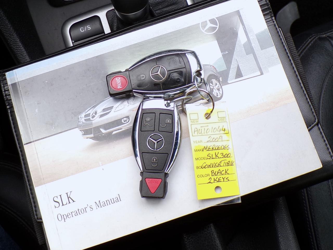 2009 Mercedes-Benz SLK300 CONVERTIBLE | ONTARIO VEHICLE Photo