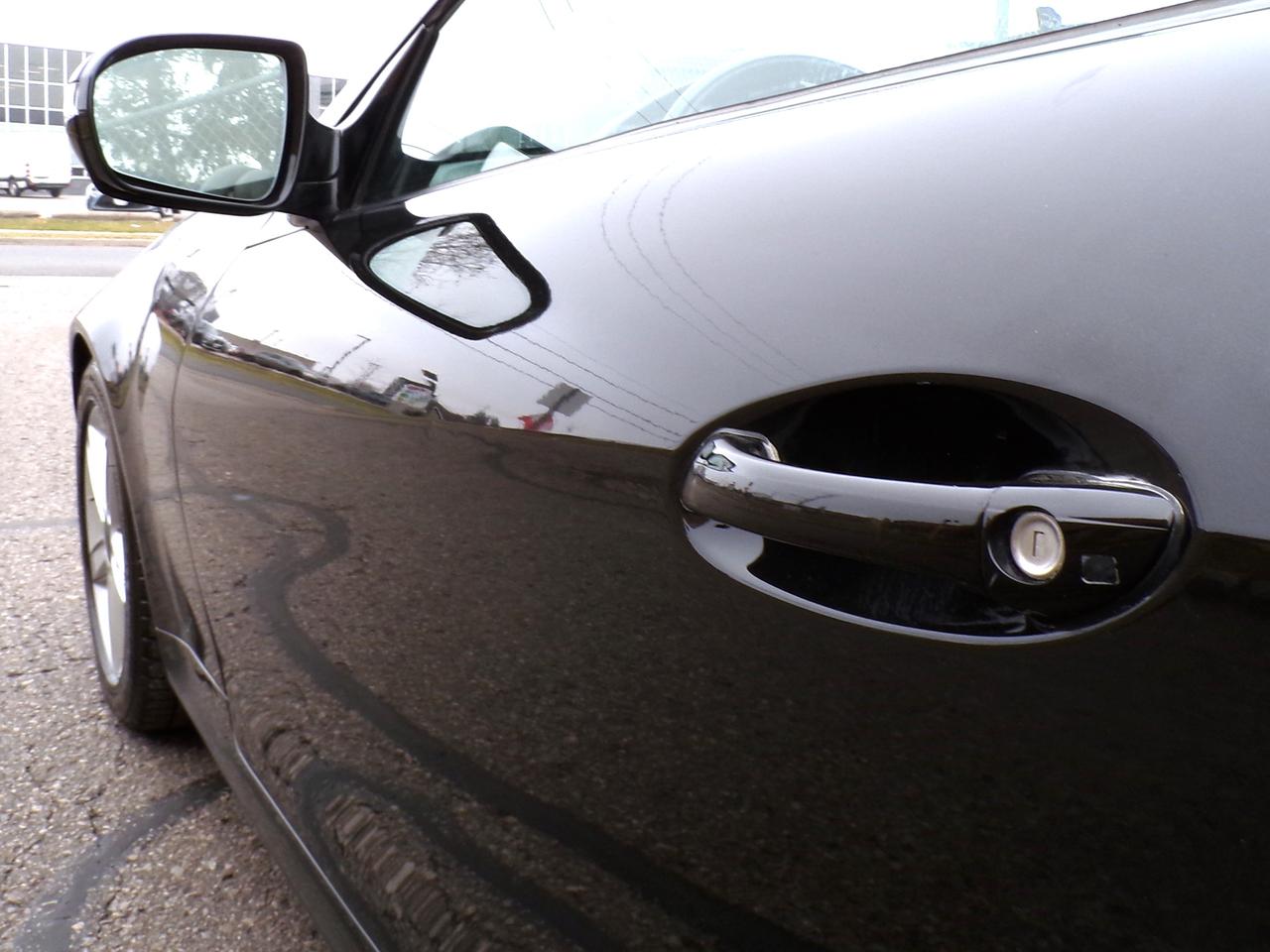 2009 Mercedes-Benz SLK CONVERTIBLE LEATHER H. SEATS ONTARIO VEHICLE Photo