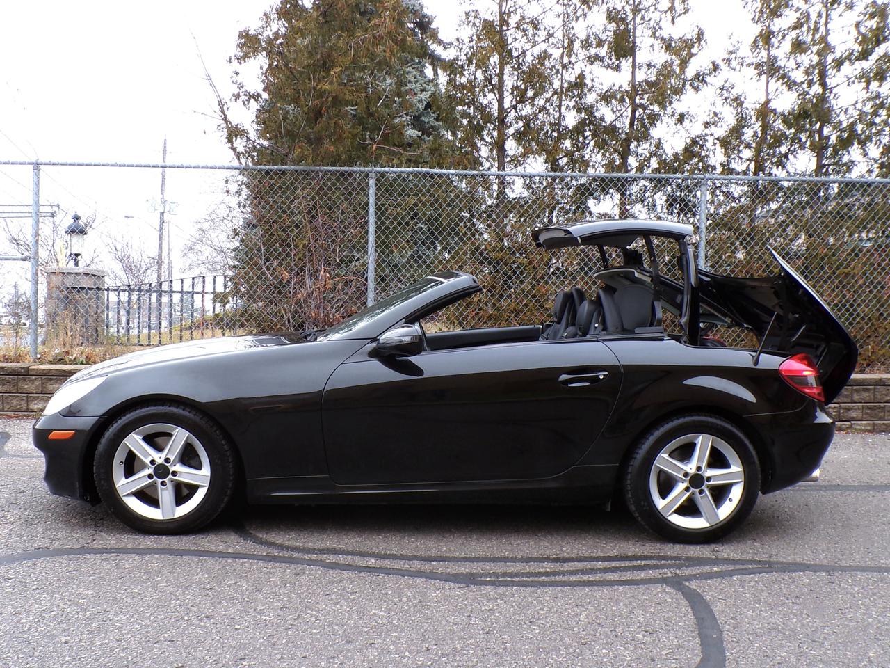 2009 Mercedes-Benz SLK CONVERTIBLE LEATHER H. SEATS ONTARIO VEHICLE Photo