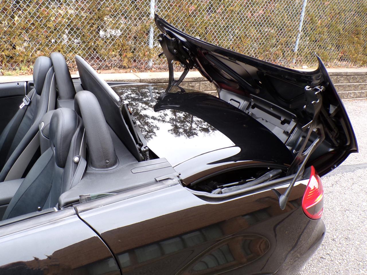 2009 Mercedes-Benz SLK CONVERTIBLE LEATHER H. SEATS ONTARIO VEHICLE Photo