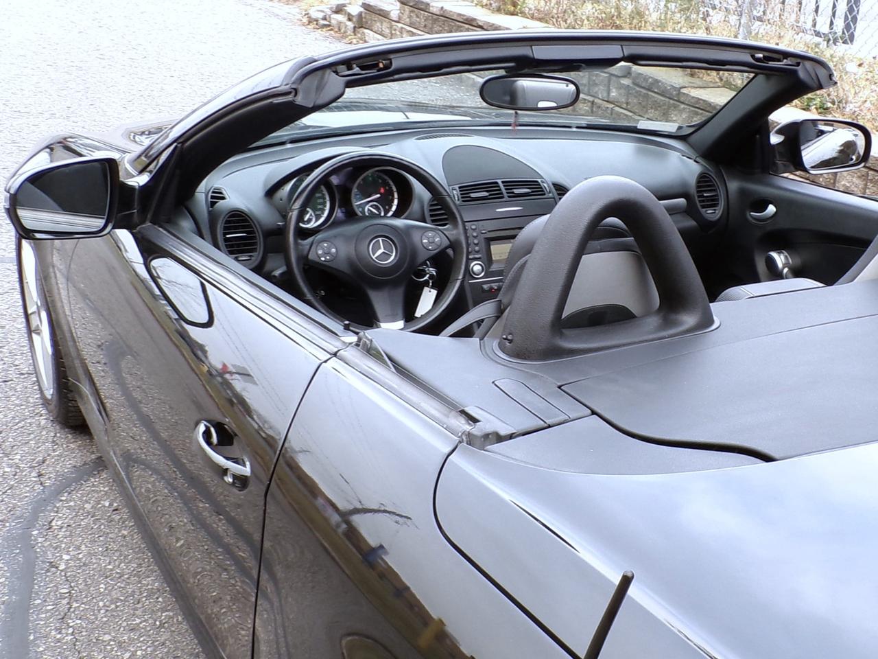 2009 Mercedes-Benz SLK CONVERTIBLE LEATHER H. SEATS ONTARIO VEHICLE Photo