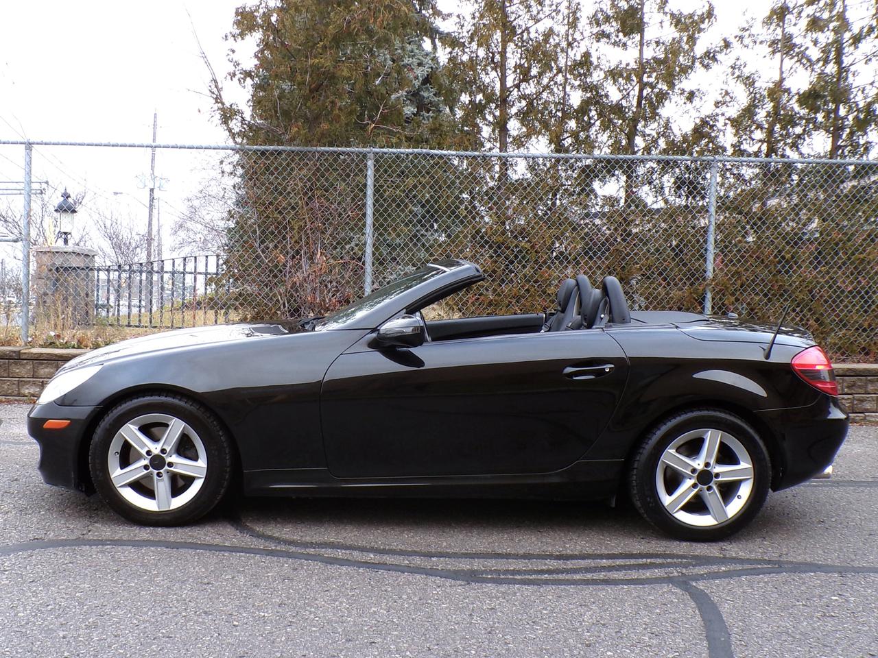 2009 Mercedes-Benz SLK CONVERTIBLE LEATHER H. SEATS ONTARIO VEHICLE Photo