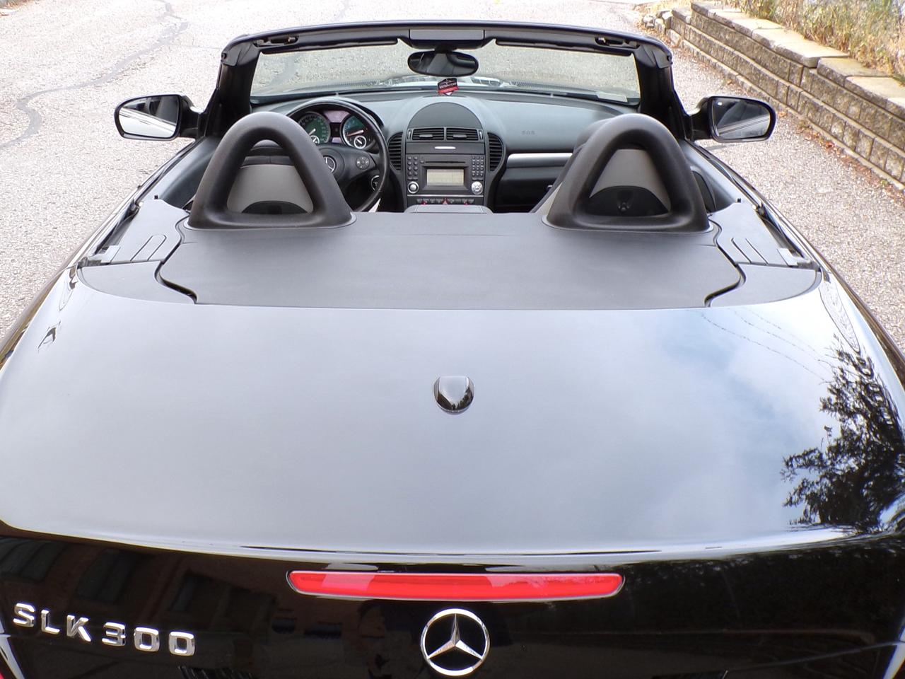 2009 Mercedes-Benz SLK CONVERTIBLE LEATHER H. SEATS ONTARIO VEHICLE Photo
