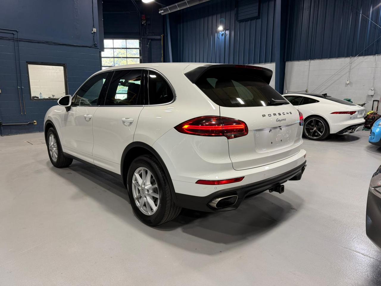 2016 Porsche Cayenne Base Photo2