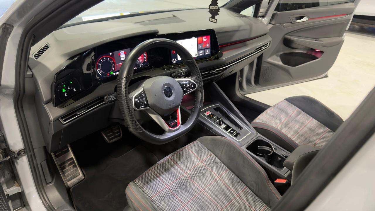 2022 Volkswagen Golf GTI  Photo