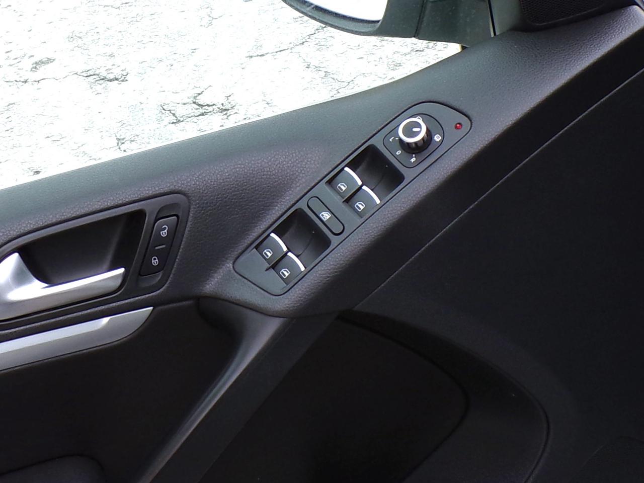 2015 Volkswagen Tiguan Highline 4MOTION Photo