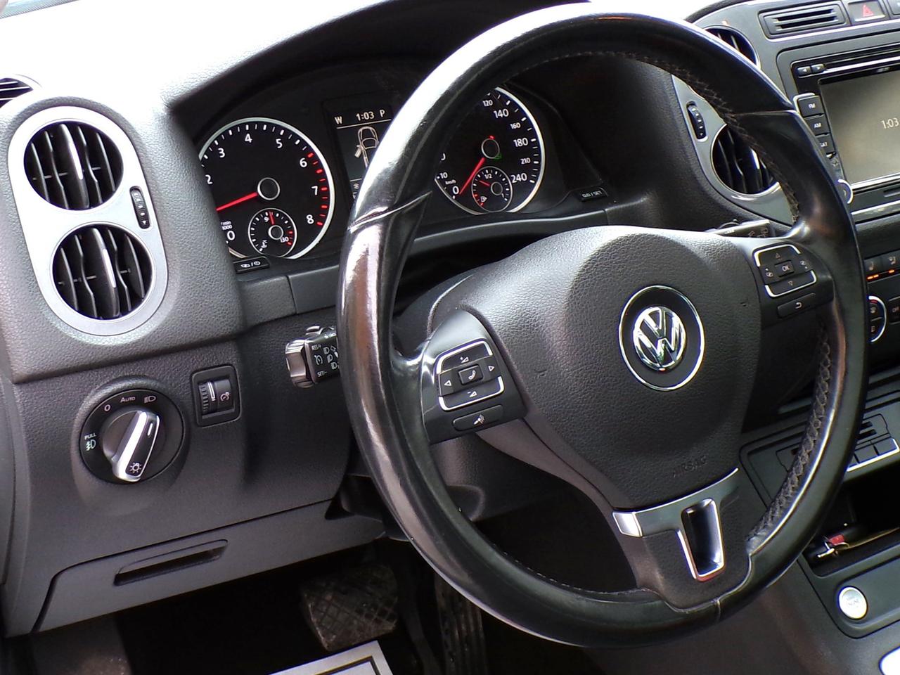 2015 Volkswagen Tiguan TSI HIGHLINE 4MOTION CAMERA PANO ROOF H. SEATS B.T. Photo