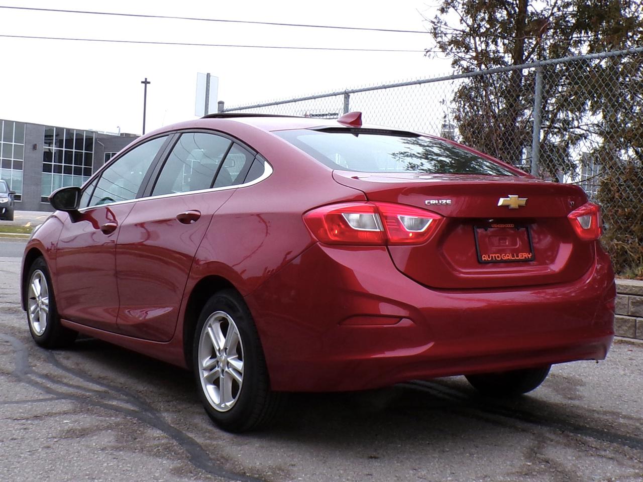 2017 Chevrolet Cruze LT | BSM | CAMERA | SUNROOF | H. SEATS Photo