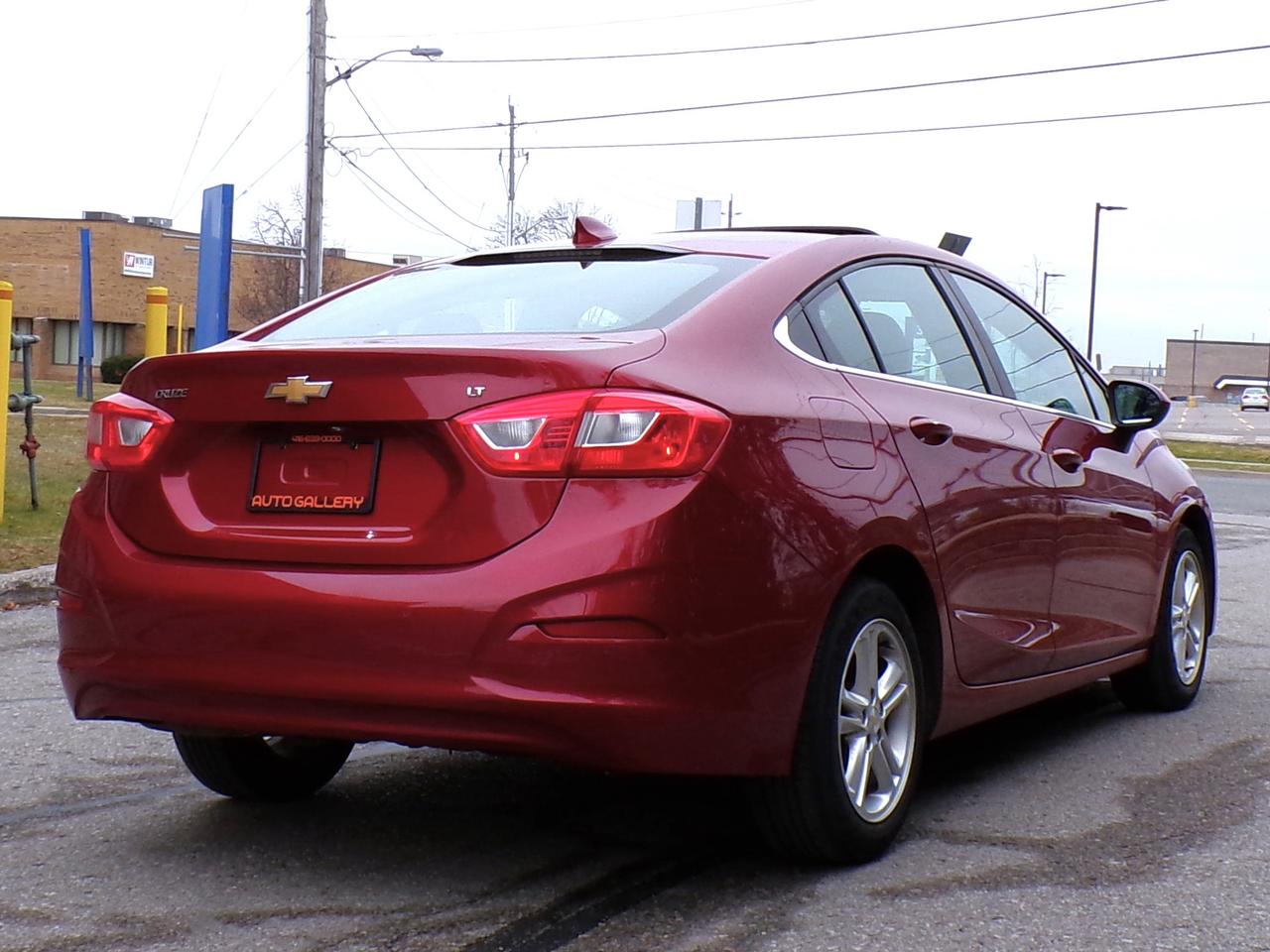 2017 Chevrolet Cruze LT | BSM | CAMERA | SUNROOF | H. SEATS Photo