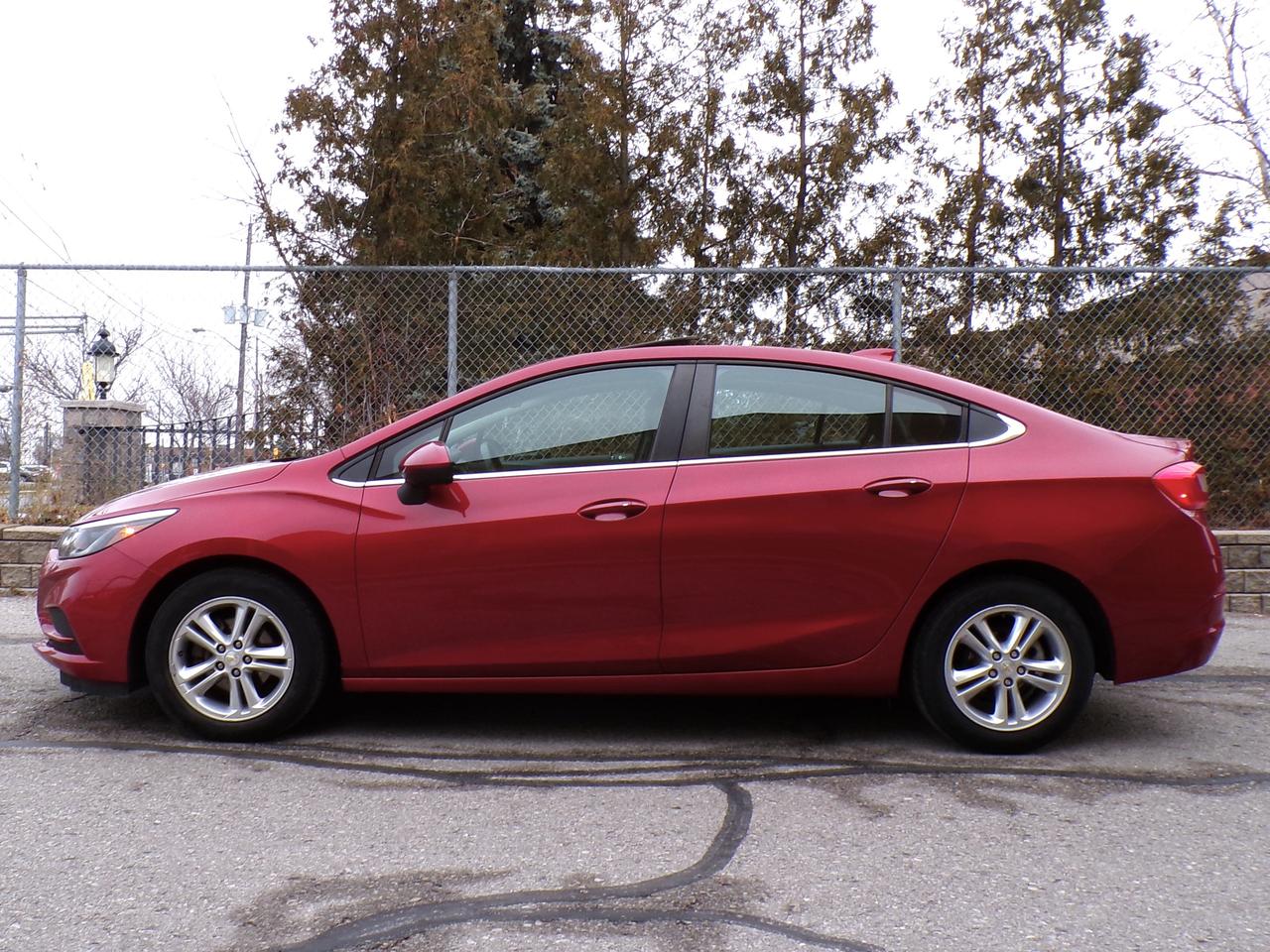 2017 Chevrolet Cruze LT | BSM | CAMERA | SUNROOF | H. SEATS Photo