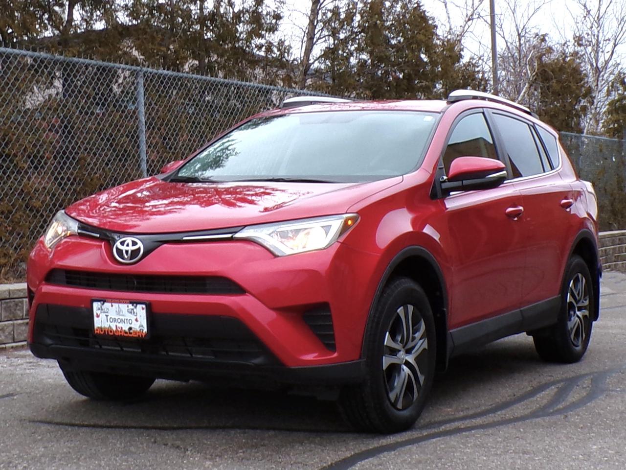 2016 Toyota RAV4 LE AWD Photo4
