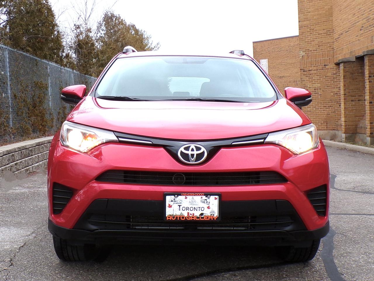 2016 Toyota RAV4 LE AWD Photo5