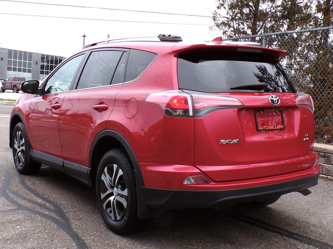 2016 Toyota RAV4 LE AWD Photo