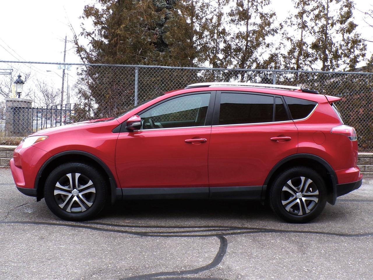 2016 Toyota RAV4 LE AWD Photo