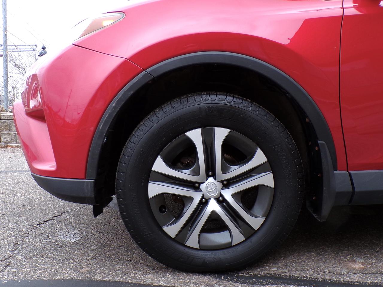 2016 Toyota RAV4 LE AWD Photo