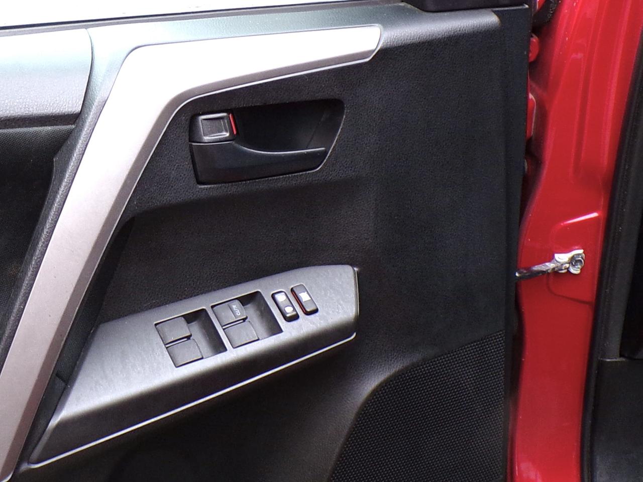 2016 Toyota RAV4 LE AWD Photo