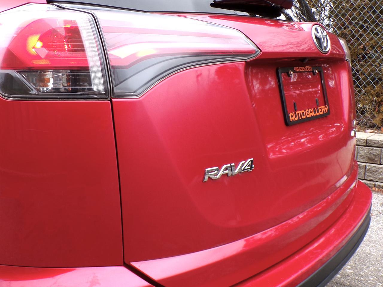 2016 Toyota RAV4 LE AWD Photo