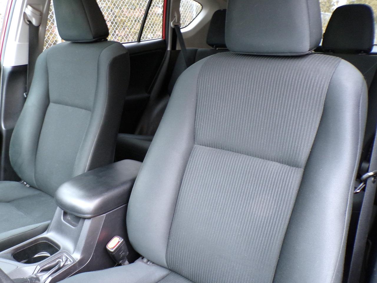 2016 Toyota RAV4 LE AWD Photo