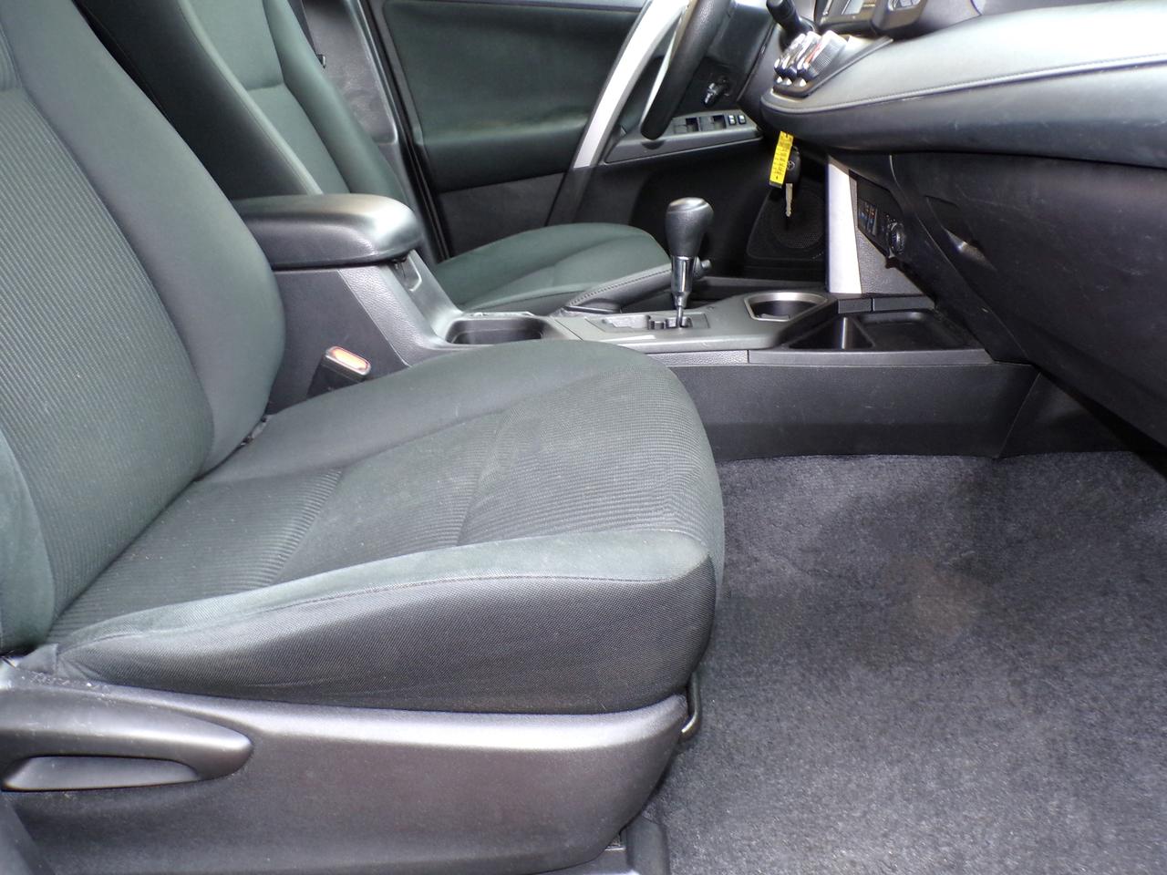 2016 Toyota RAV4 LE AWD Photo
